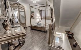 Anama Suite